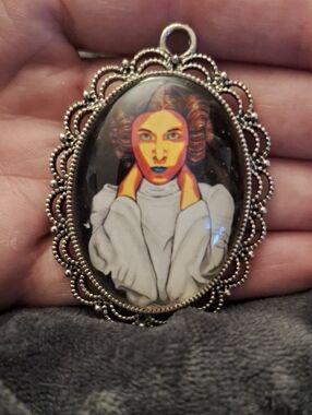 Star Wars: Princess Leia In Technicolor cameo pendant